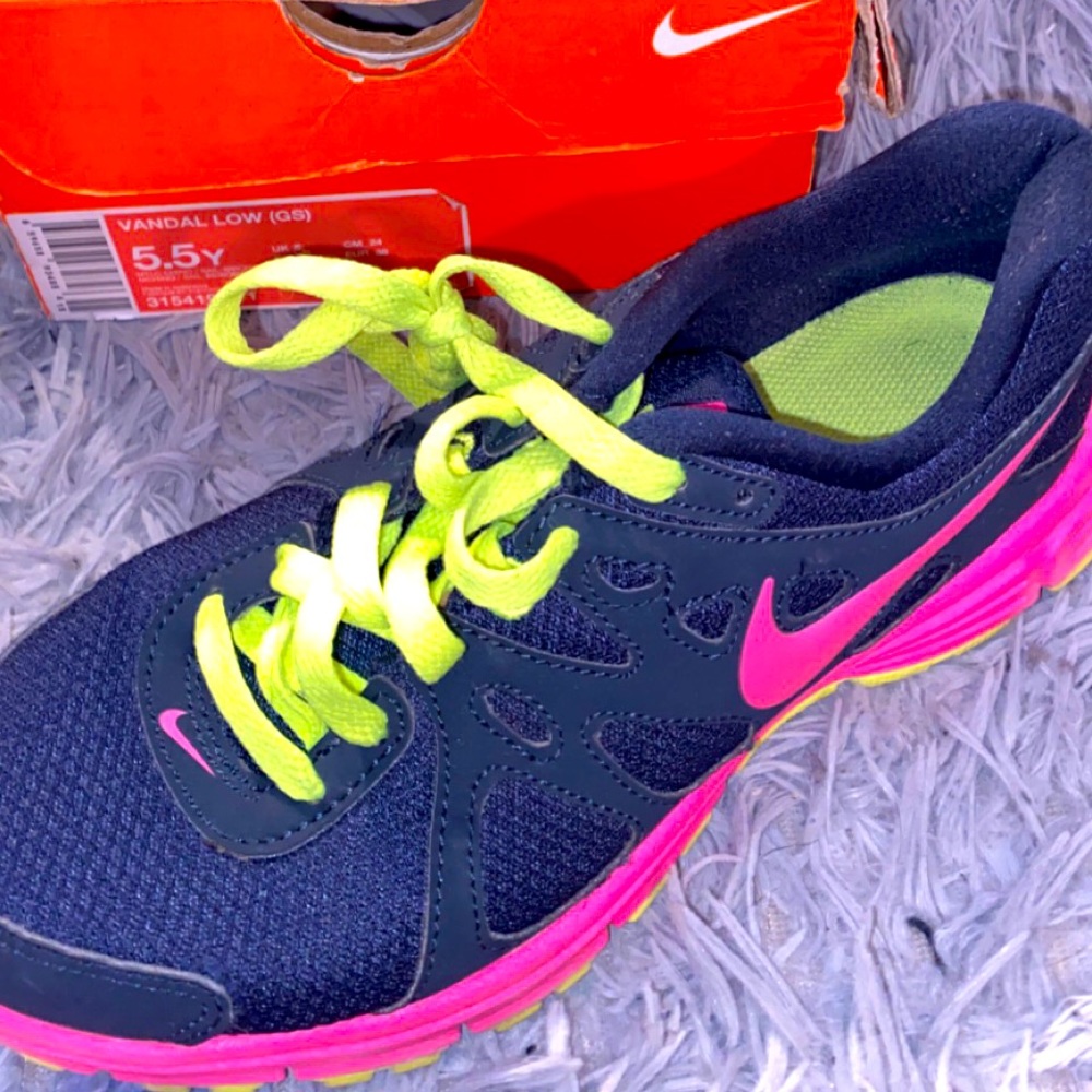 Youth 5.5 Vandal style Nike